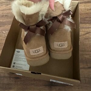 UGG Women’s Chestnut Bailey Bow Boots - Chestnut